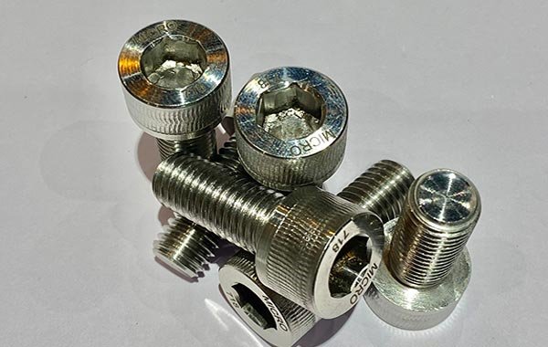 High Nickel Bolt